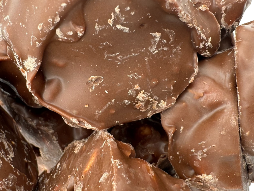 CHOCOLATE PEANUT CLUSTERS 8.2oz