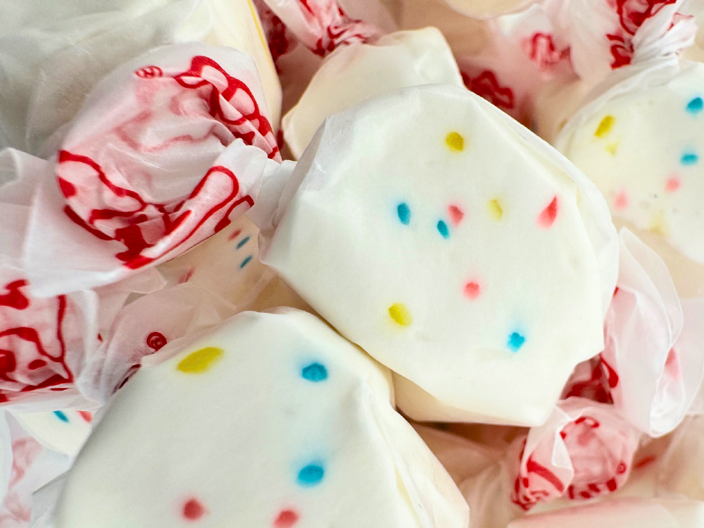 FROSTED CUPCAKE TAFFY 10.6oz