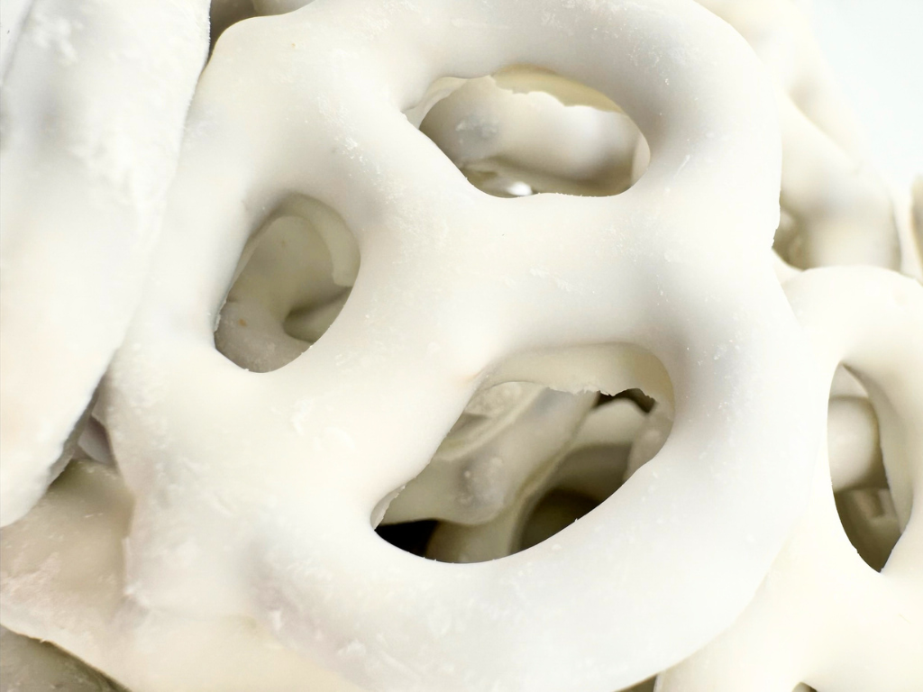 WHITE YOGURT PRETZELS 9.1oz